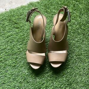 Michael Michael Kors Carla Leather platform sandal heels size 5
